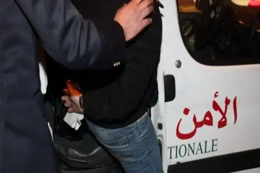 وجدة: إيقاف أجنبي مطلوب من “الأنتربول” بتهمة الاحتجاز والعنف وجدة: إيقاف أجنبي مطلوب من “الأنتربول” بتهمة الاحتجاز والعنف