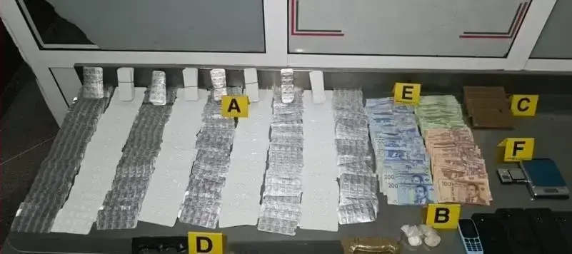 حجز 5700 قرص «ريفوتريل» وتوقيف شخصين للاشتباه في ترويج المخدرات بأكادير حجز 5700 قرص «ريفوتريل» وتوقيف شخصين للاشتباه في ترويج المخدرات بأكادير
