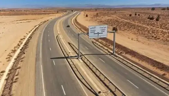 طريق تيزنيت–الداخلة.. كيف غير وجه الجنوب المغربي؟ طريق تيزنيت–الداخلة.. كيف غير وجه الجنوب المغربي؟