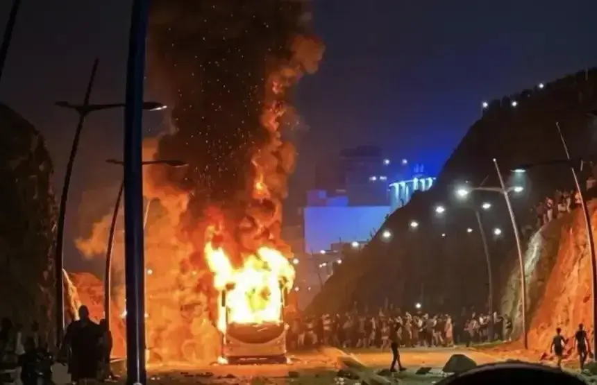 القضاء يصدر أولى الأحكام في ملفات الشغب والهجرة بأحداث باب سبتة القضاء يصدر أولى الأحكام في ملفات الشغب والهجرة بأحداث باب سبتة