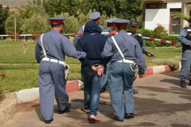 انتحال صفة دركي يقود إلى توقيف مشتبه فيه بالدراركة انتحال صفة دركي يقود إلى توقيف مشتبه فيه بالدراركة