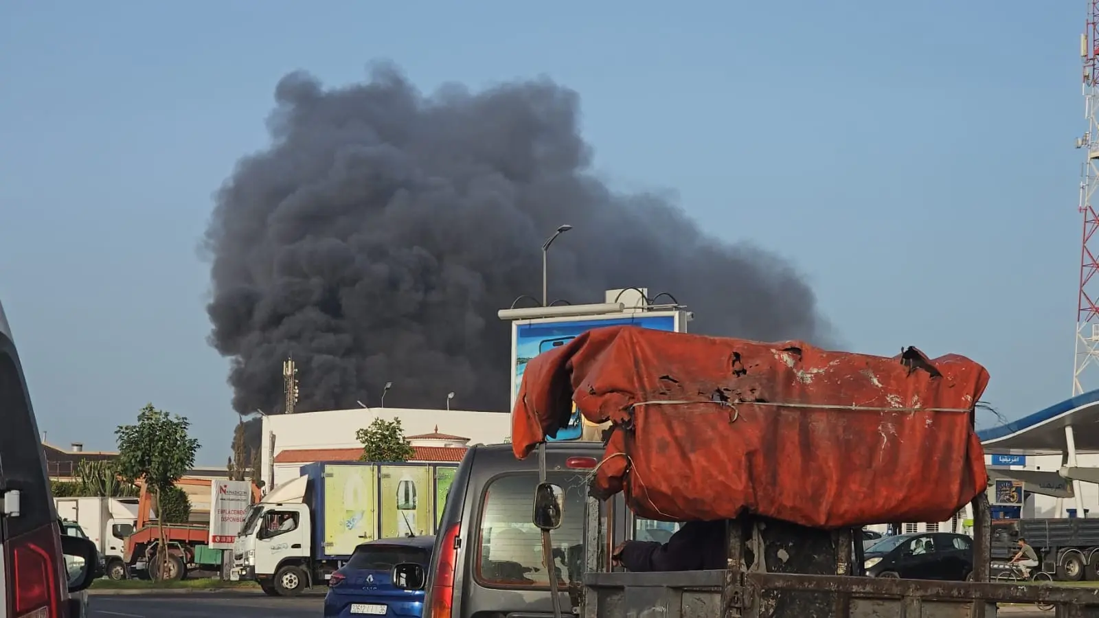 حريق مهول يلتهم مصنعاً لشباك الصيد بالمنطقة الصناعية تاسيلا حريق مهول يلتهم مصنعاً لشباك الصيد بالمنطقة الصناعية تاسيلا