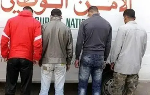 تارودانت.. توقيف أربعة أشخاص وحجز أزيد من 30 كيلوغراما من الشيرا تارودانت.. توقيف أربعة أشخاص وحجز أزيد من 30 كيلوغراما من الشيرا