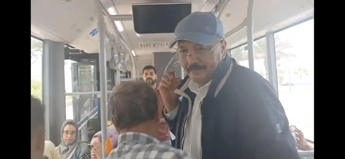 على متن الحافلة 8B د. جمال ديواني يعاين واقع النقل الحضري بأنزا ويعلن عن تدابير عاجلة ” تقرير شامل رفقته” على متن الحافلة 8B د. جمال ديواني يعاين واقع النقل الحضري بأنزا ويعلن عن تدابير عاجلة ” تقرير شامل رفقته”